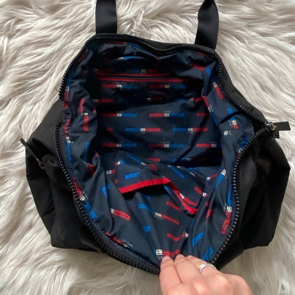 Tommy Hilfiger Black Bag - Picture 5 of 7